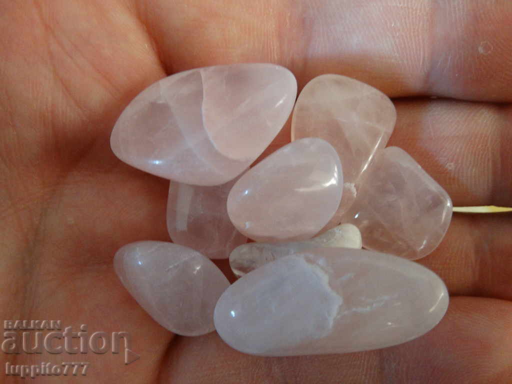 Auction 120 grams of 600 carats of pink quartz Auction 120 grams of 600 carats of pink quartz