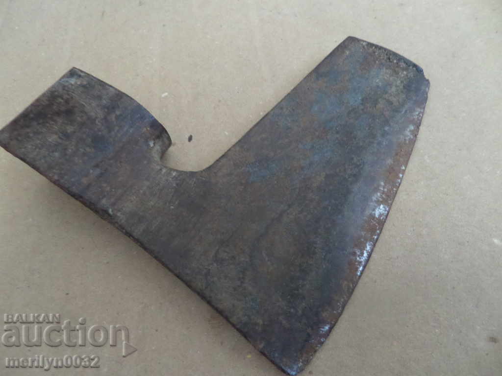 Delivery of An old ax with a pressed toothed saber hat without a gauze Delivery of An old ax with a pressed toothed saber hat without a gauze