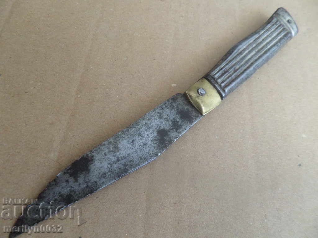 An old knife with manufacturer's seal, knife, dagger, blade with price 55.00 BGN | € 28.12 An old knife with manufacturer's seal, knife, dagger, blade with price 55.00 BGN | € 28.12