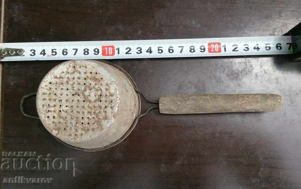 Aluminum strainer with wooden handle