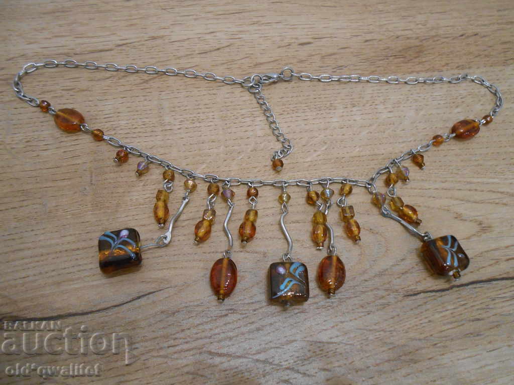 Κολιέ τέχνης από το παρελθόν με στοιχεία από γυαλί με τιμή 97.00 BGN | € 49.60 Κολιέ τέχνης από το παρελθόν με στοιχεία από γυαλί με τιμή 97.00 BGN | € 49.60