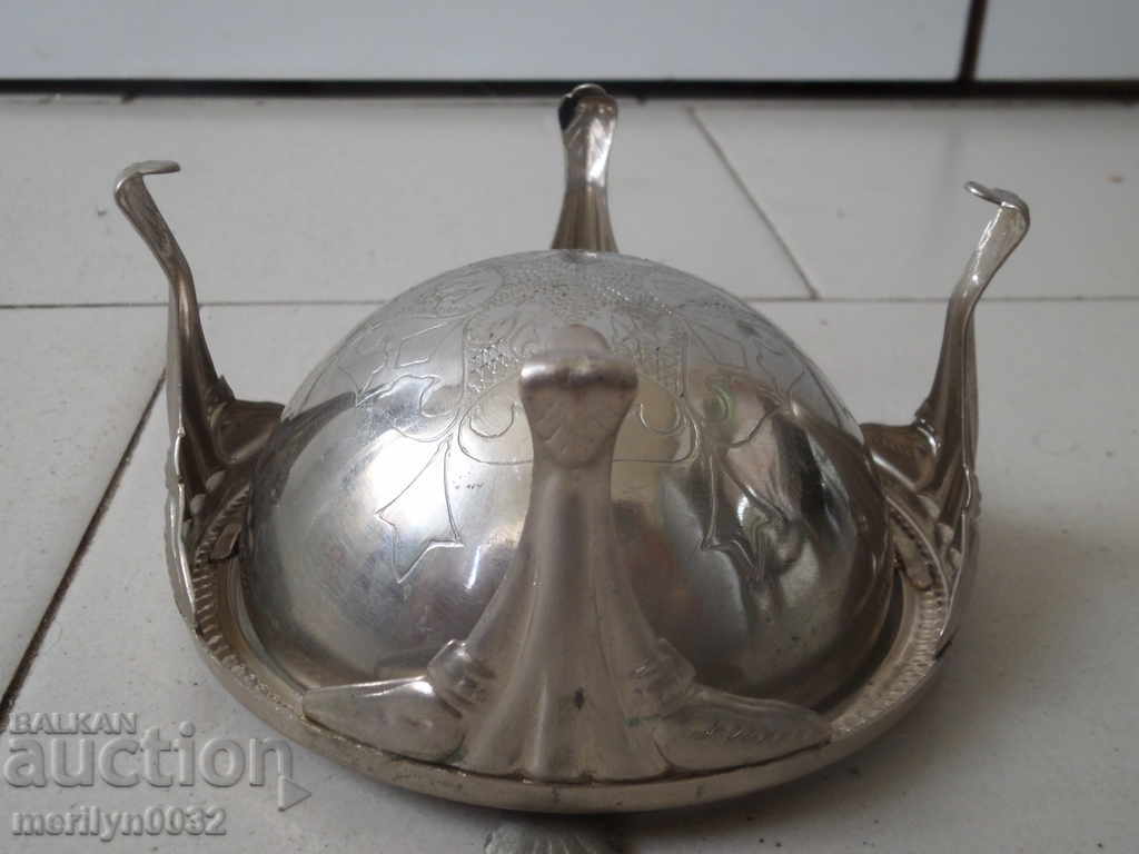 Аукцион Стар съд за масло хайвер бяло сладко хайверник Аукцион Стар съд за масло хайвер бяло сладко хайверник