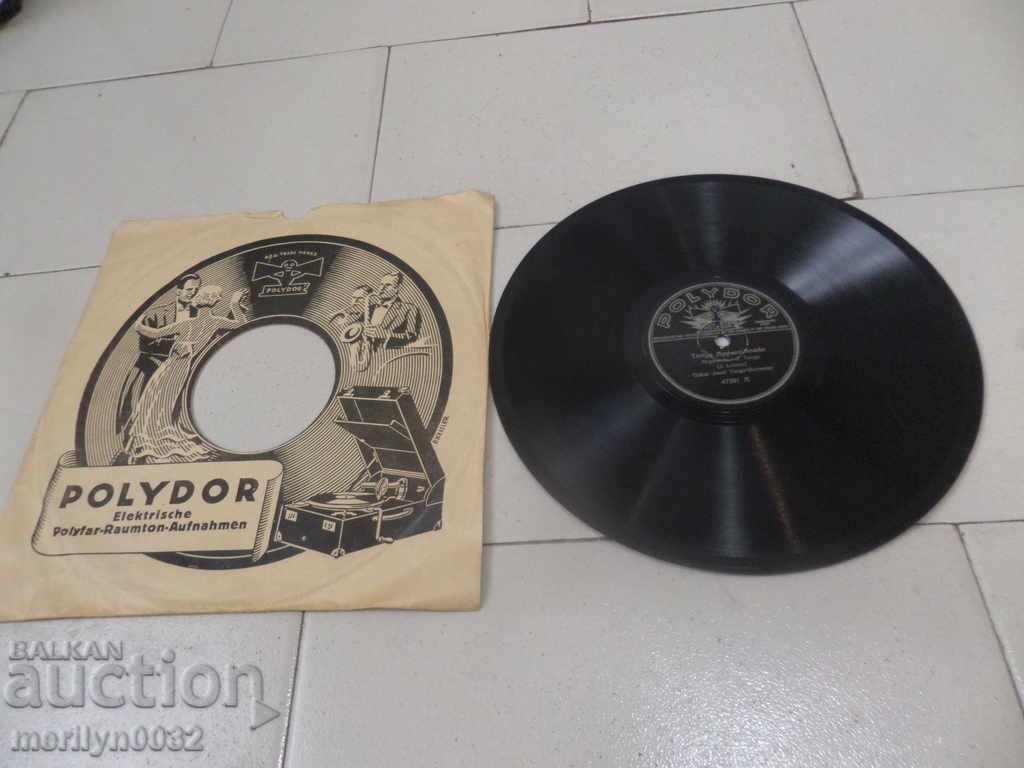 Auction An old vinyl plate for the turntable of the 20th century of the twentieth century Auction An old vinyl plate for the turntable of the 20th century of the twentieth century