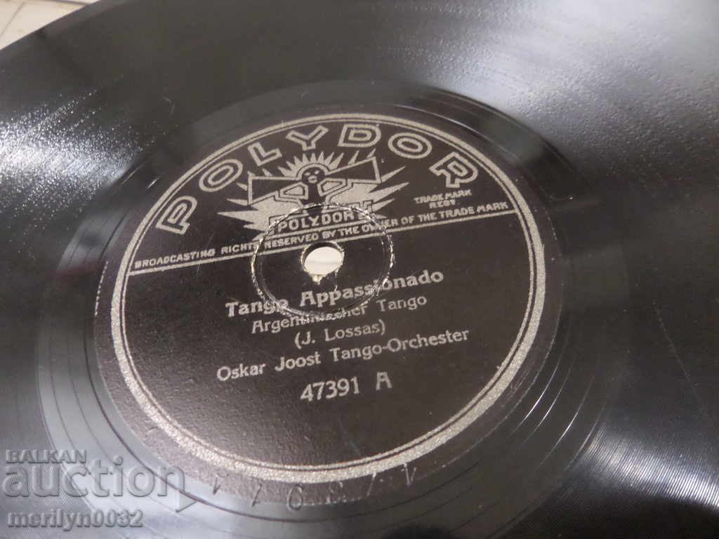 An old vinyl plate for the turntable of the 20th century of the twentieth century - 6 An old vinyl plate for the turntable of the 20th century of the twentieth century - 6