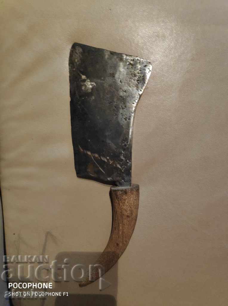 Стар кован сатър дръжка от рог с цена 55.00 лв. | € 28.12 Стар кован сатър дръжка от рог с цена 55.00 лв. | € 28.12