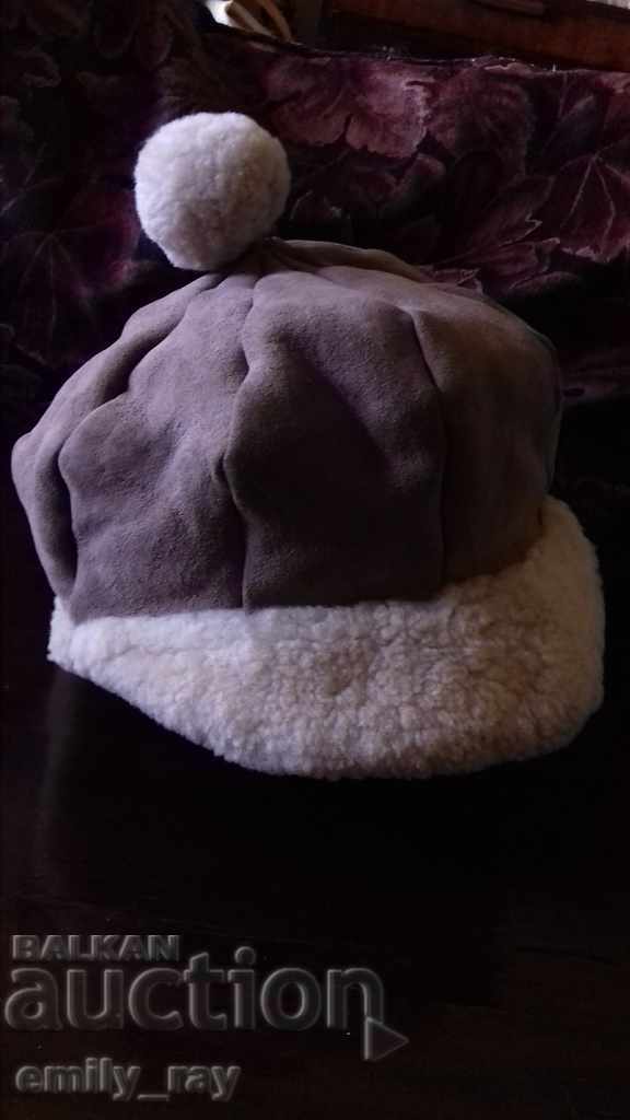 Retro leather hat with price 15.00 BGN | € 7.67 Retro leather hat with price 15.00 BGN | € 7.67