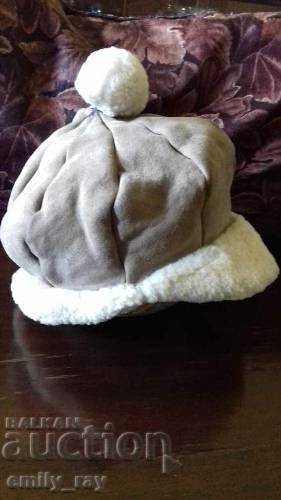 Delivery of Retro leather hat Delivery of Retro leather hat