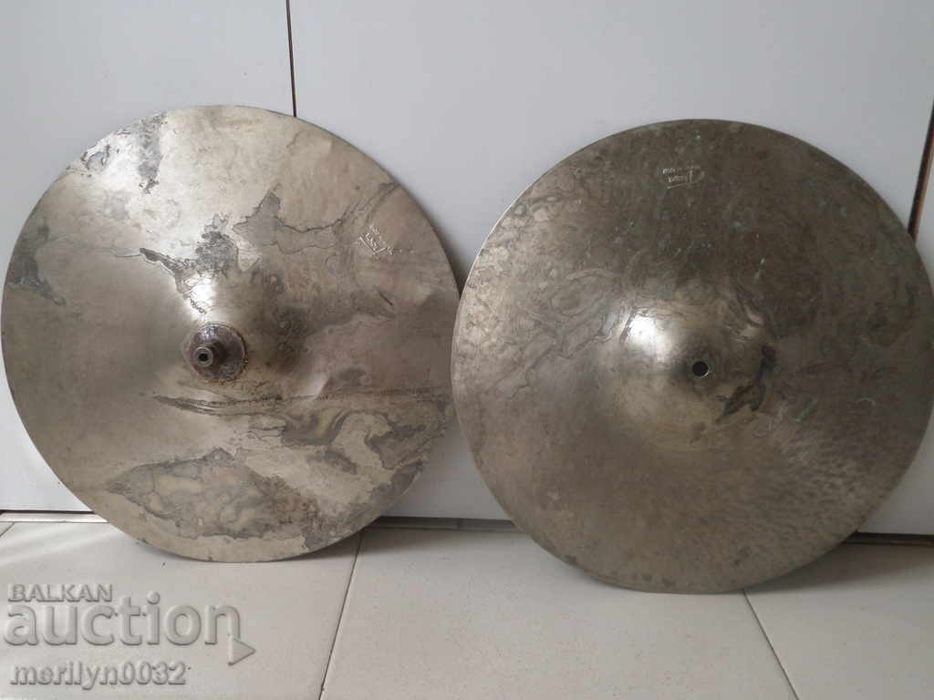 Auction  Chinelli from the Social Period GDR MUSICAL INSTRUMENT