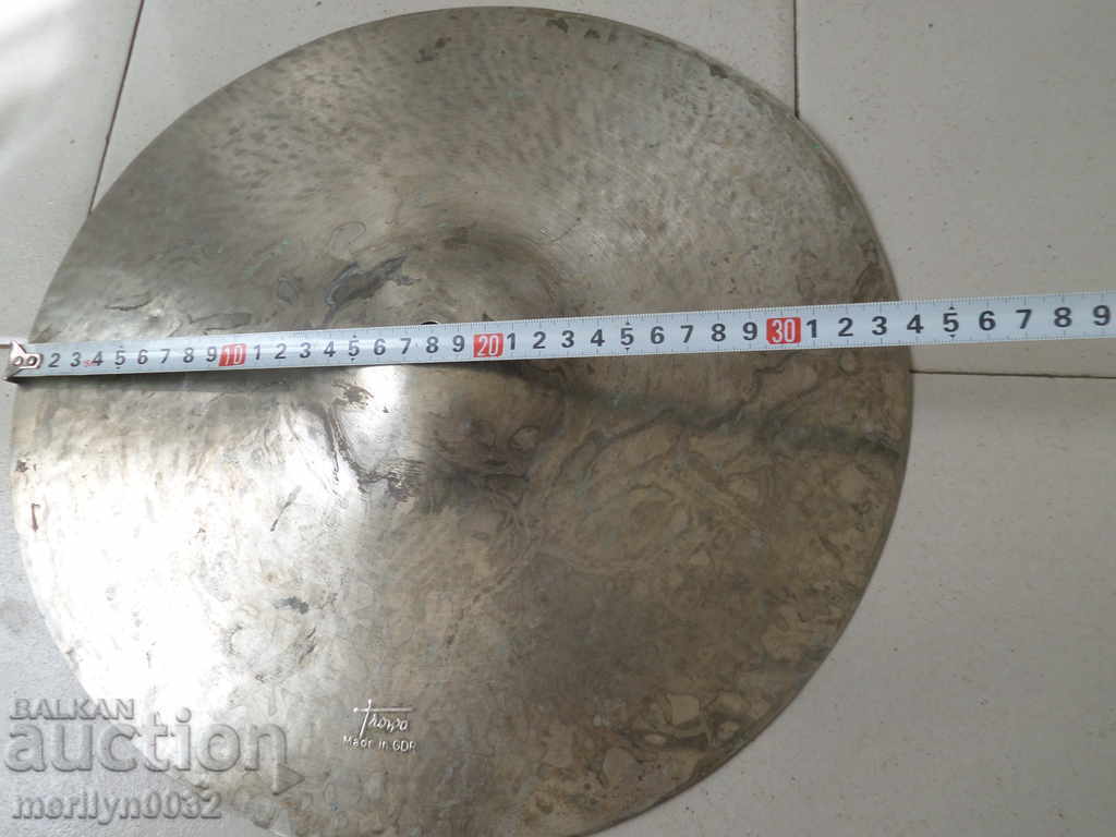 Delivery of Chinelli from the Social Period GDR MUSICAL INSTRUMENT