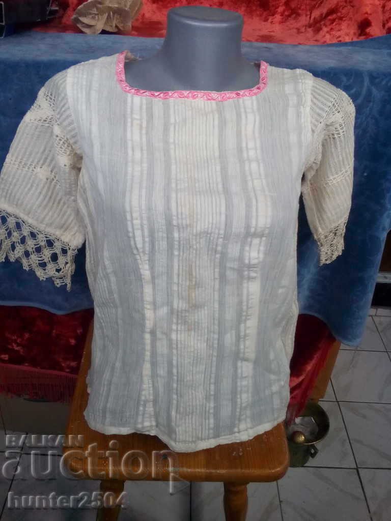 Cămașă, bluză, început de secol al XIX-lea, chenar cu broderie?, mărime 36-42
