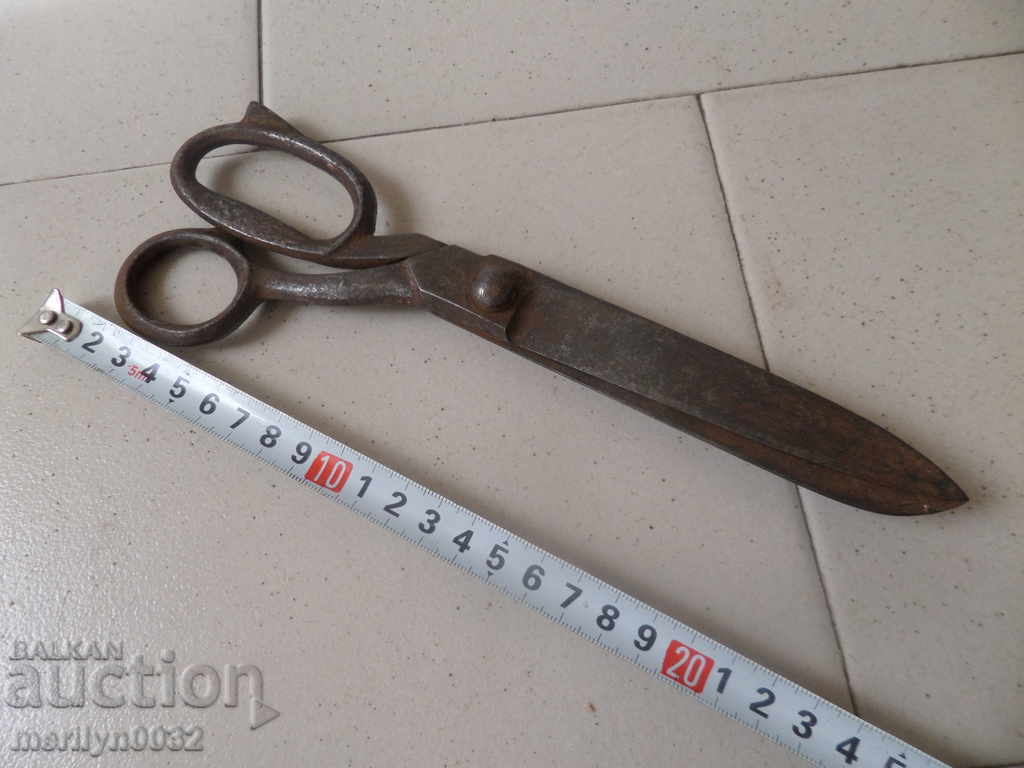 Auction  Old scissors scissors old scissors