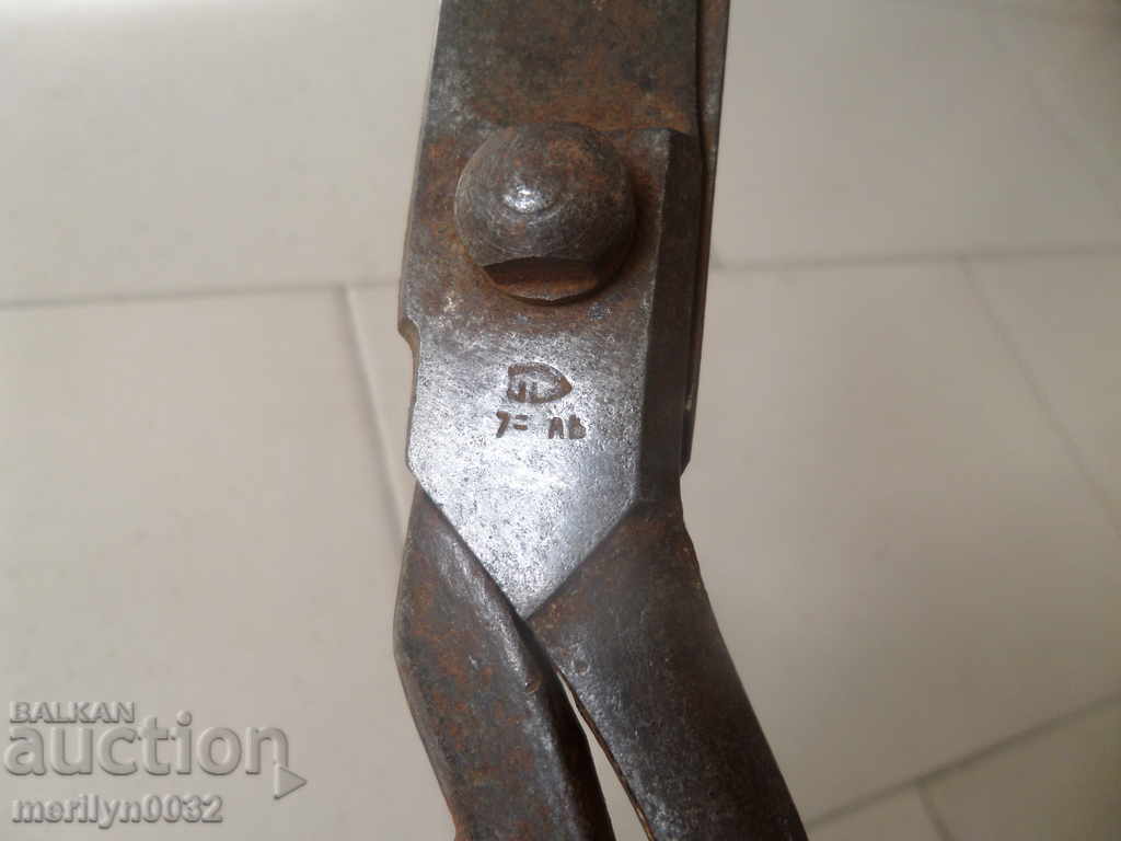 Delivery of Old scissors scissors old scissors