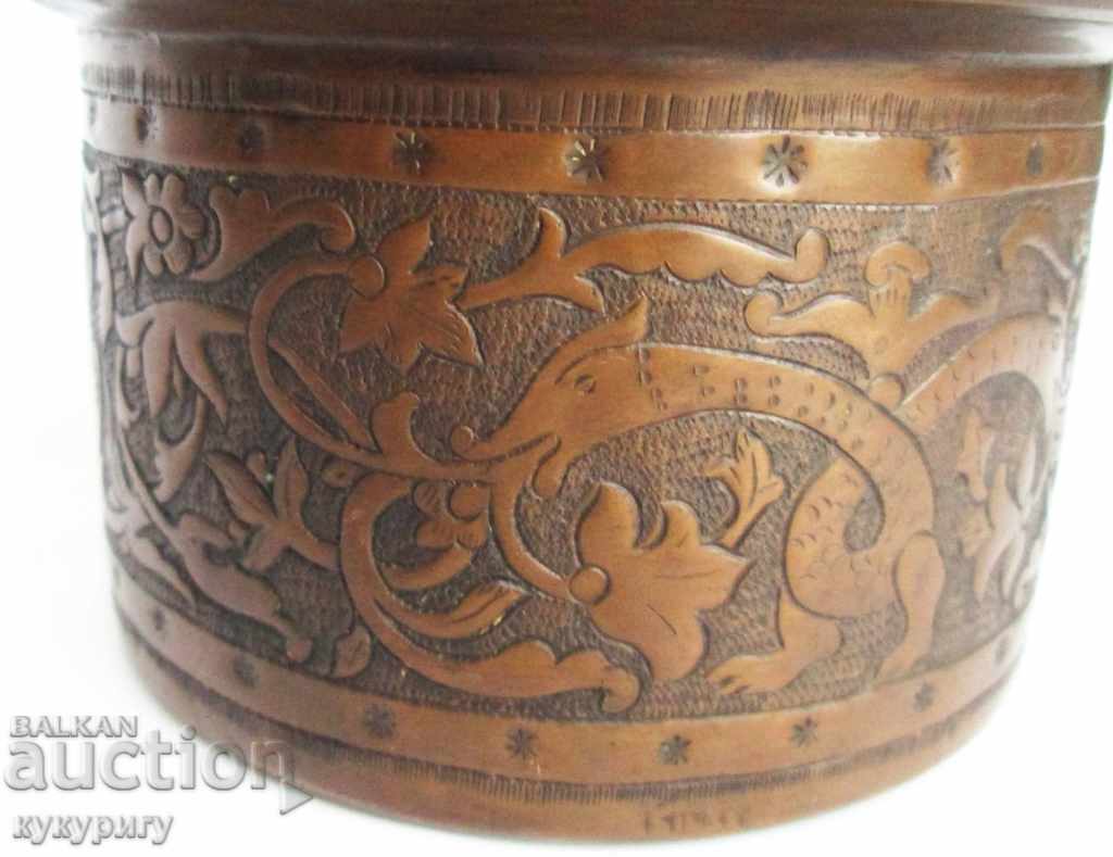 Auction  Unique old Renaissance forked honey pot bakery
