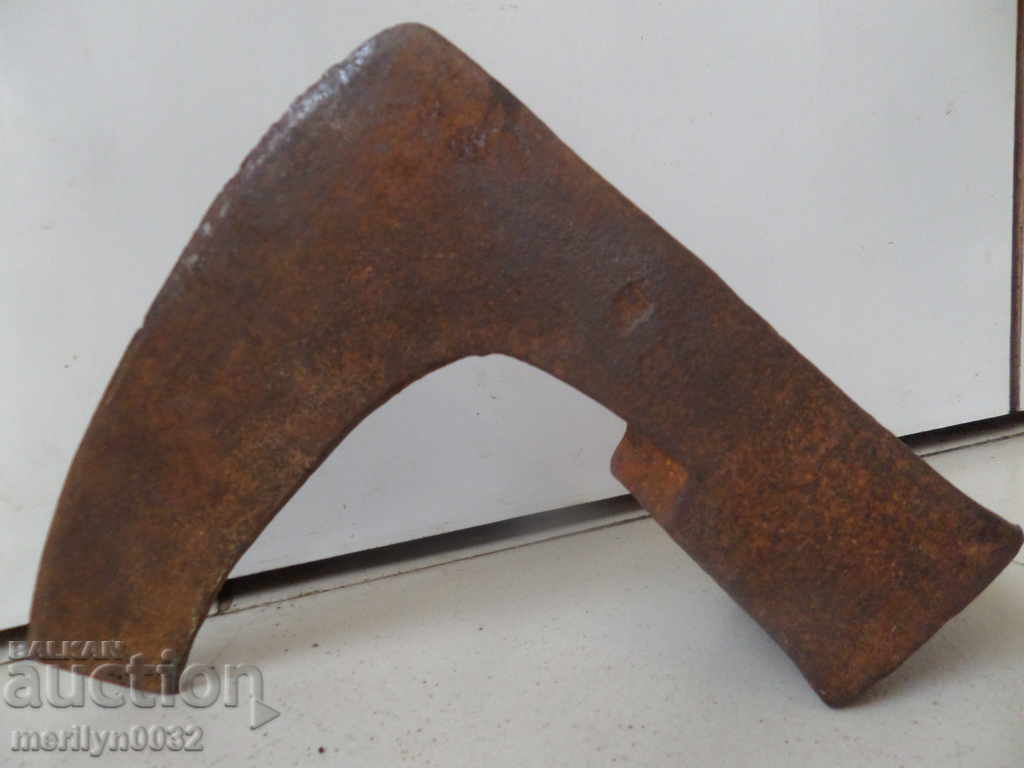 An old ax, a hatchet, a pickup tower - 6