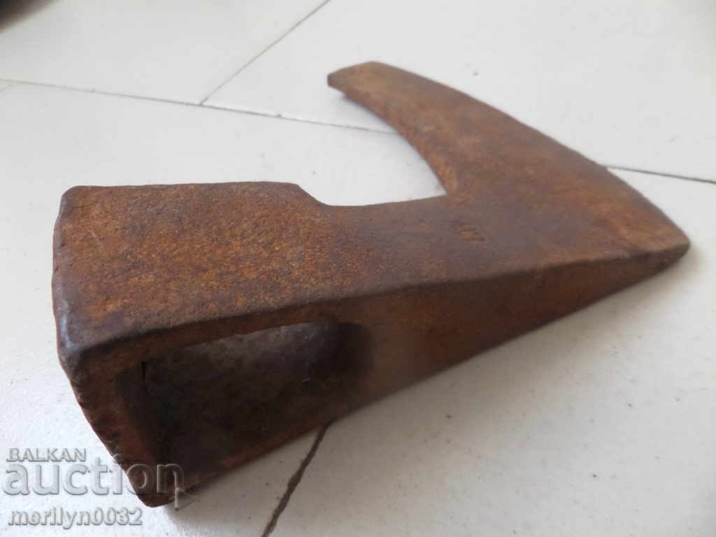 An old ax, a hatchet, a pickup tower - 7