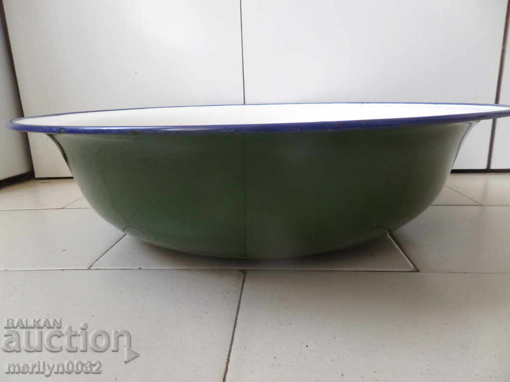 Auction Enameled bowl bowl enamel court with inscription KOLAROVGRAD Bulgaria Auction Enameled bowl bowl enamel court with inscription KOLAROVGRAD Bulgaria