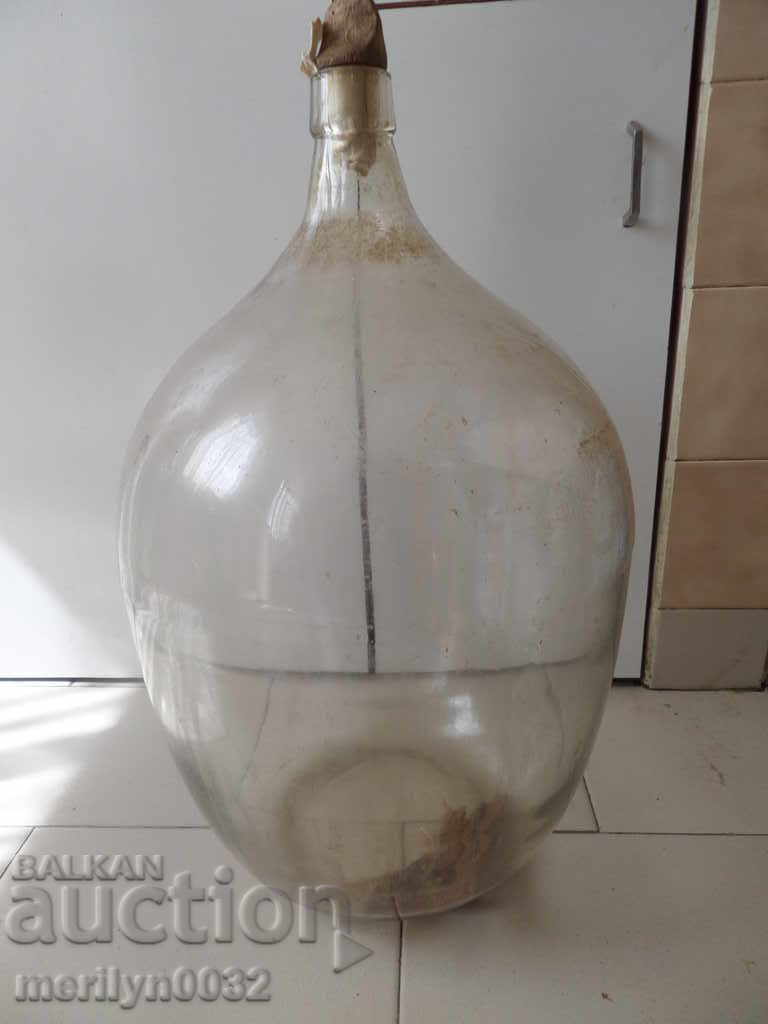 Стара стъклена бутилка, дамаджана, баш  шише за вино и ракия
