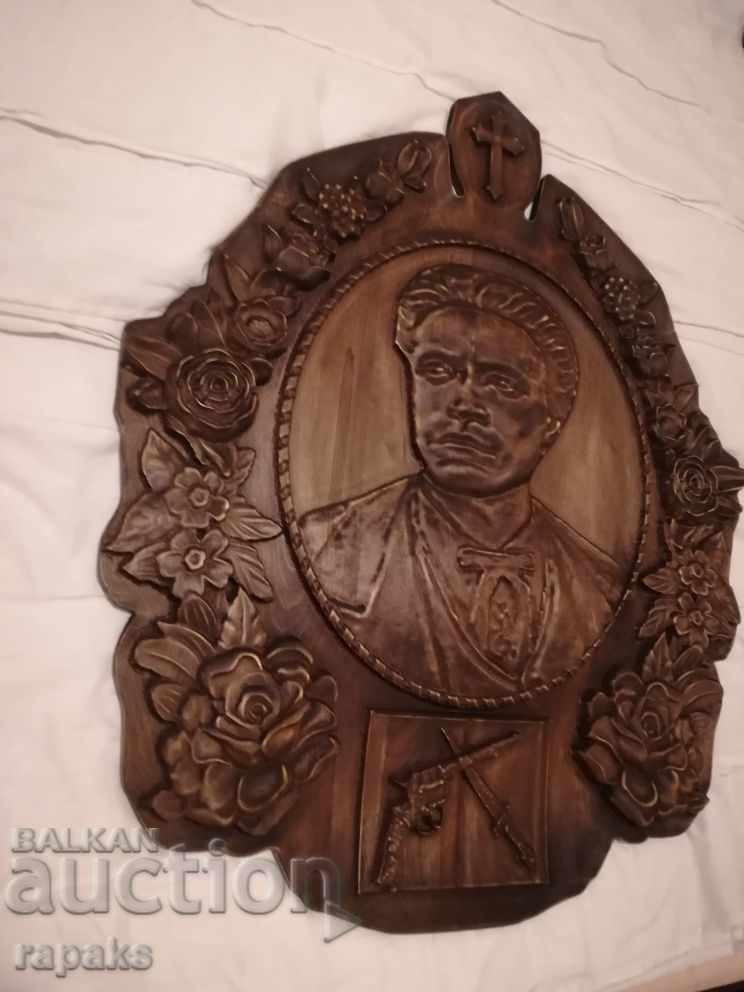 Auction Wood carving with Vasil Levski. Revolver, pistol, dagger, decoration Auction Wood carving with Vasil Levski. Revolver, pistol, dagger, decoration