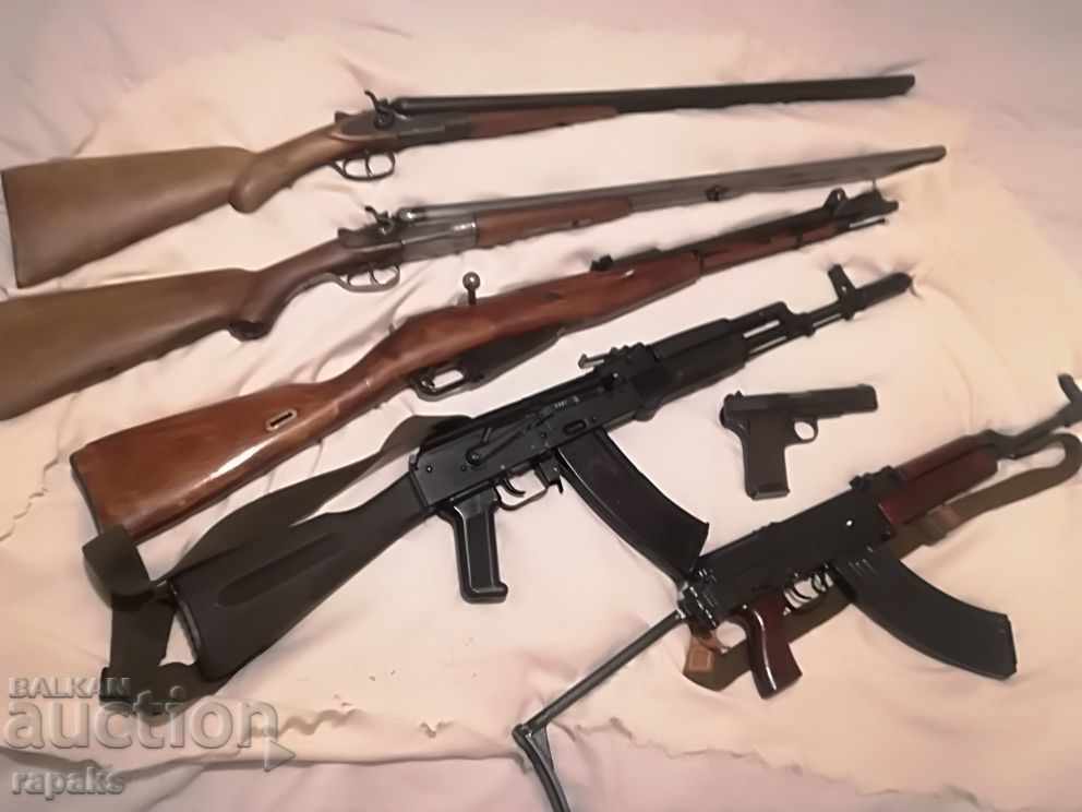 Stema Republicii Bulgaria - sculptură în lemn. revolver, pistol, pumnal - 6