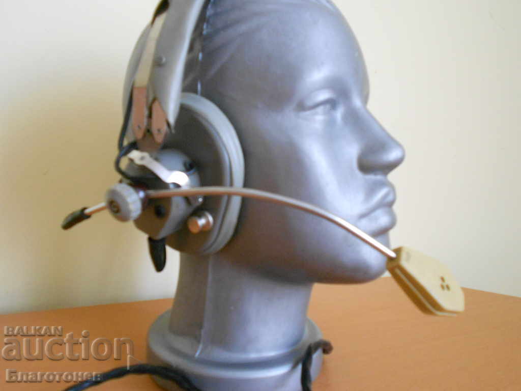 Old headphones with price 75.00 BGN | € 38.35 Old headphones with price 75.00 BGN | € 38.35