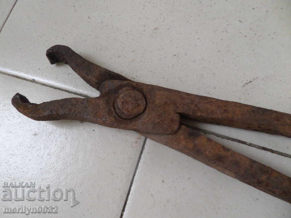 Auction  Old forging pliers, wrought iron, tool