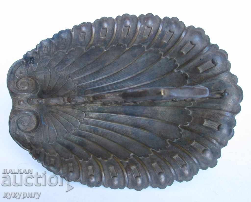 Auction A beautiful antique 19th-century interior Auction A beautiful antique 19th-century interior