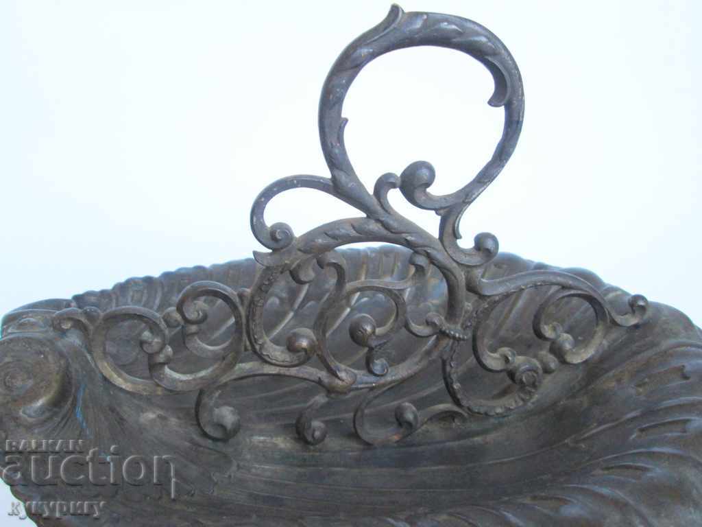 Delivery of A beautiful antique 19th-century interior Delivery of A beautiful antique 19th-century interior