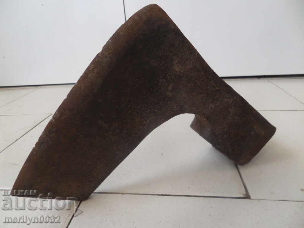 An old ax, a hatchet, a pickup tower with price 39.00 BGN | € 19.94 An old ax, a hatchet, a pickup tower with price 39.00 BGN | € 19.94