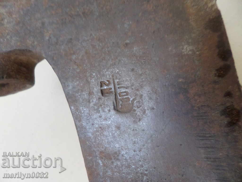 Auction An old ax, a hatchet, a pickup tower Auction An old ax, a hatchet, a pickup tower