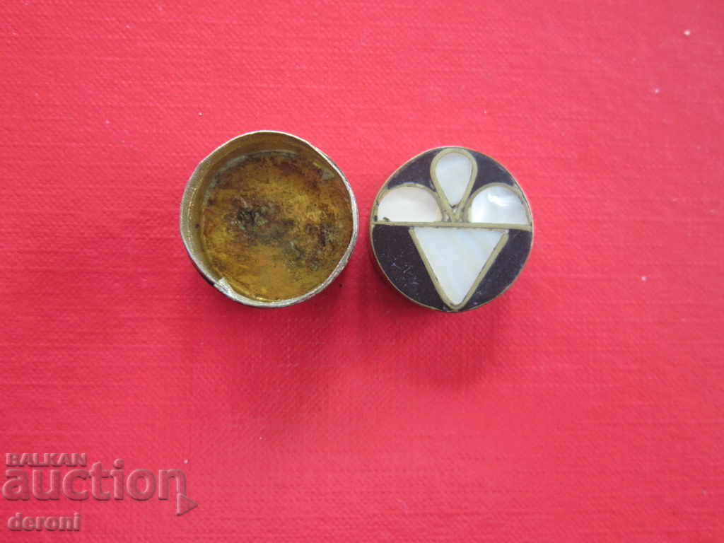 Delivery of Rare bronze box for Enfield pills bronze and mother of pearl Delivery of Rare bronze box for Enfield pills bronze and mother of pearl