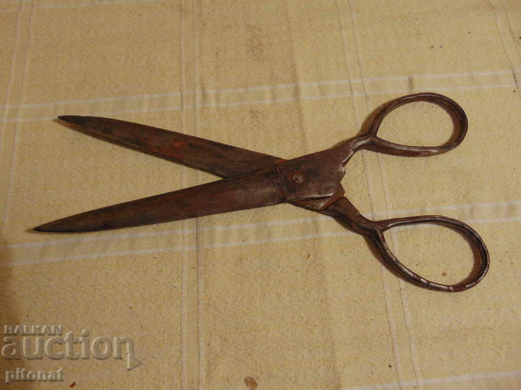 Foarfece vechi vechi vechi cu preț 25.00 BGN | € 12.78 Foarfece vechi vechi vechi cu preț 25.00 BGN | € 12.78