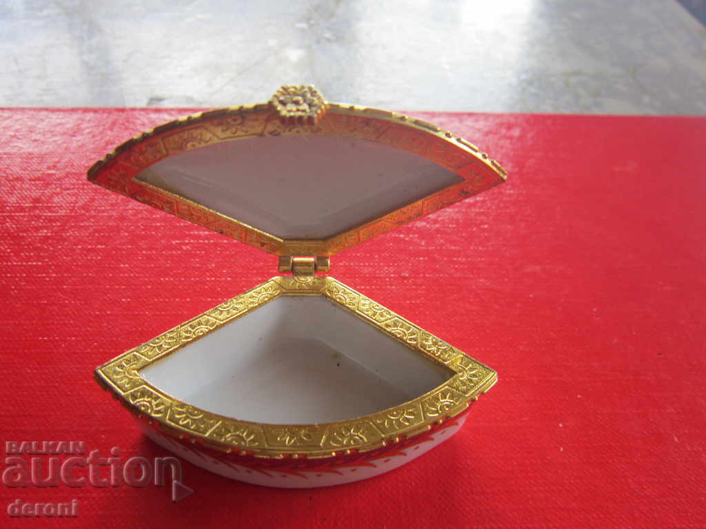 Delivery of Italian porcelain box box Delivery of Italian porcelain box box