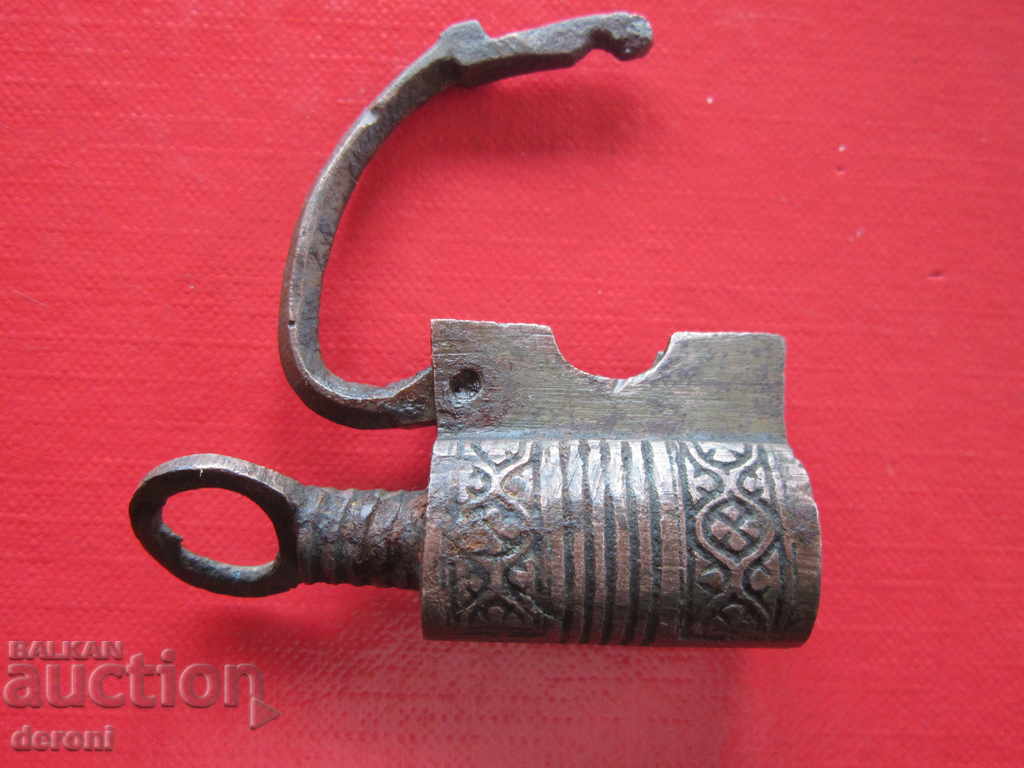 Delivery of Ottoman padlock padlock with key inscriptions temgra 19th century Delivery of Ottoman padlock padlock with key inscriptions temgra 19th century