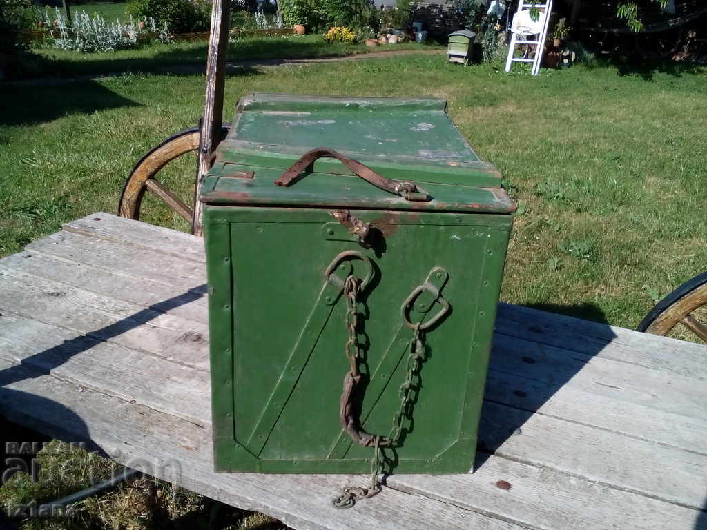 Old chest with price 80.00 BGN | € 40.90 Old chest with price 80.00 BGN | € 40.90