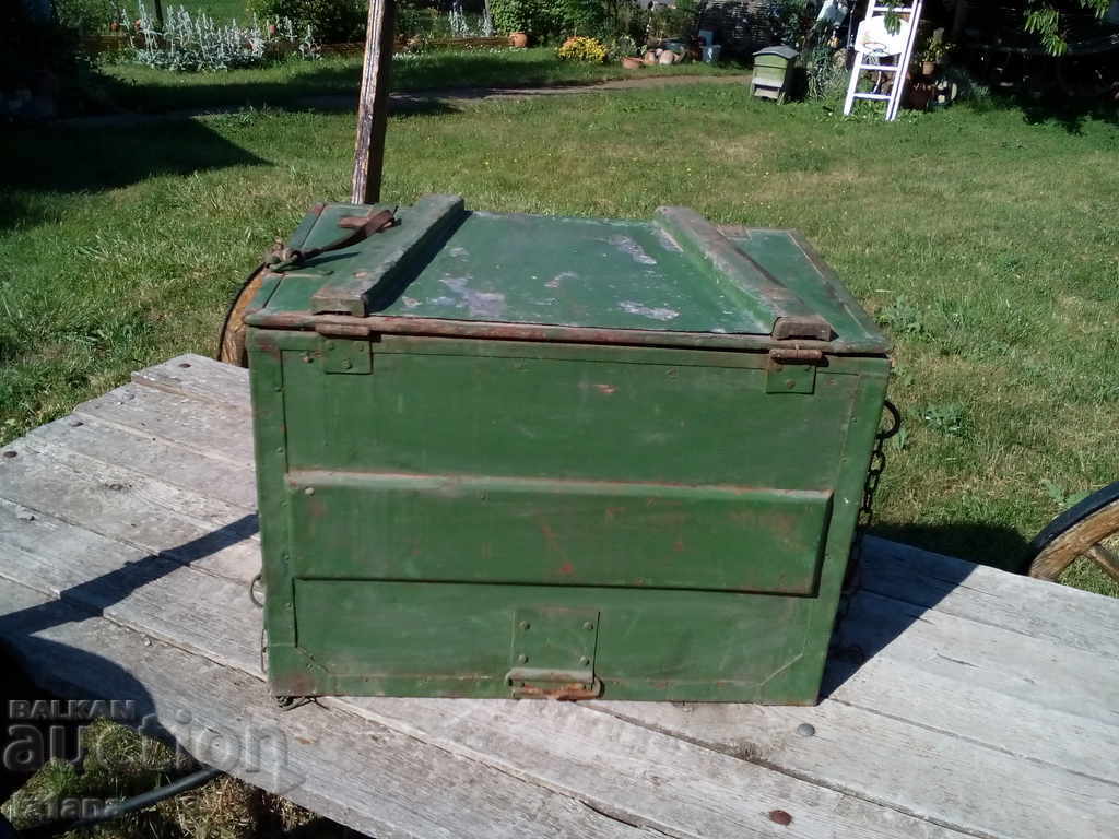 Auction Old chest Auction Old chest