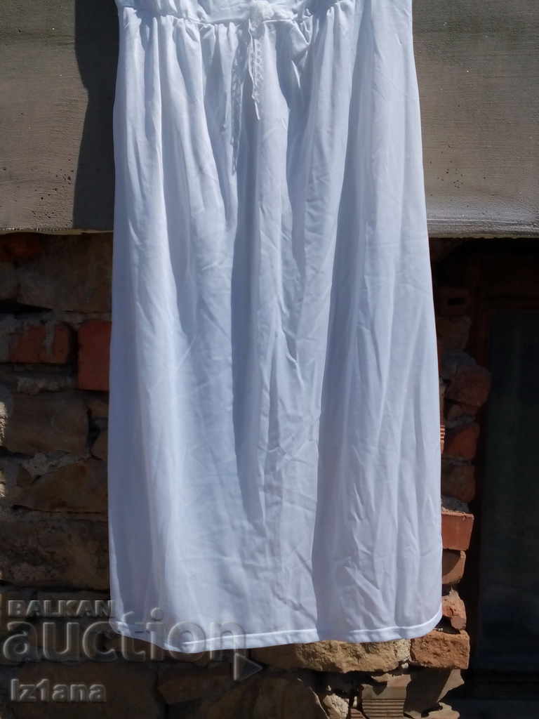 Auction Old lady's nightgown Auction Old lady's nightgown