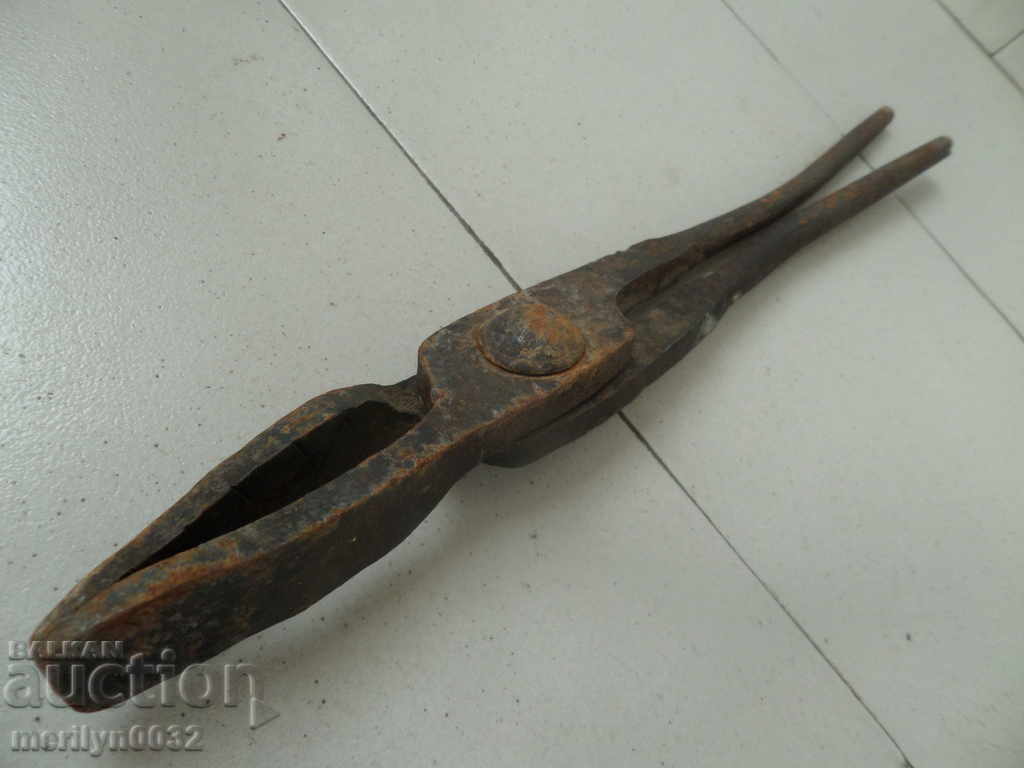 Delivery of Old forging pliers, wrought iron, wrought iron Delivery of Old forging pliers, wrought iron, wrought iron
