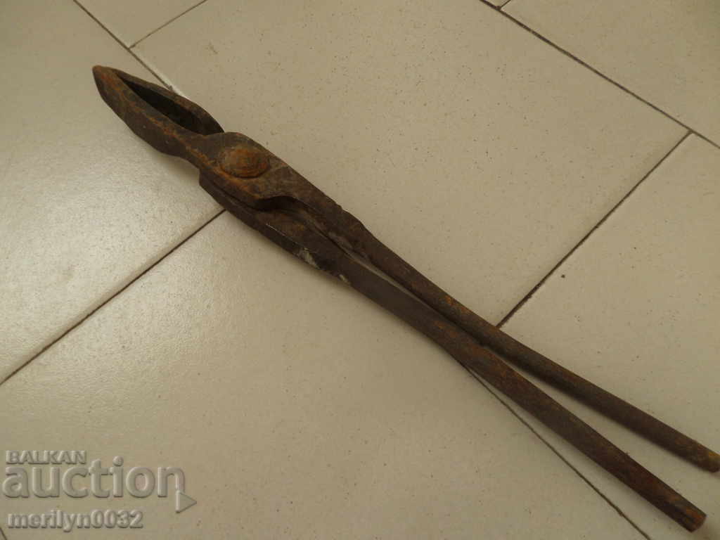 Old forging pliers, wrought iron, wrought iron Old forging pliers, wrought iron, wrought iron