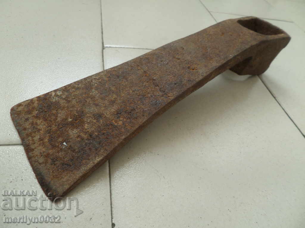 Auction  Old forged turntable, wrought iron, picking, tool, top