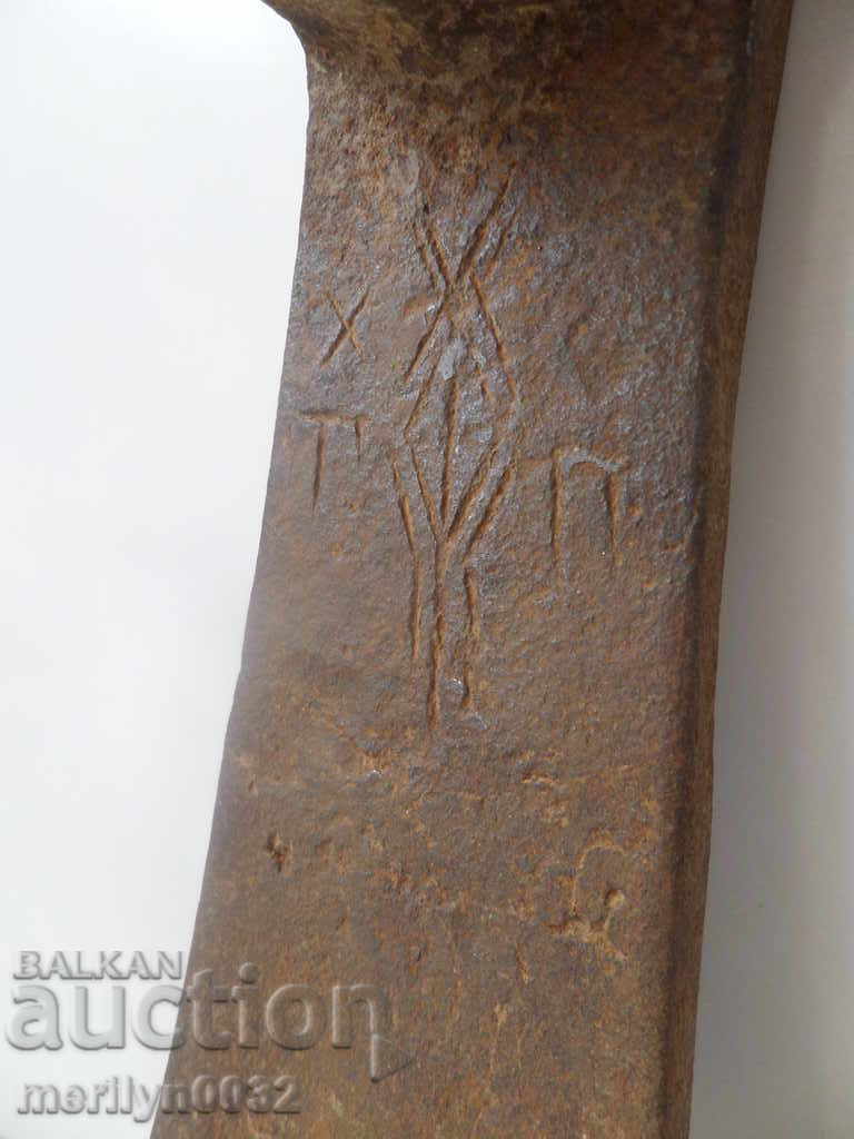 Delivery of Old forged turntable, wrought iron, picking, tool, top