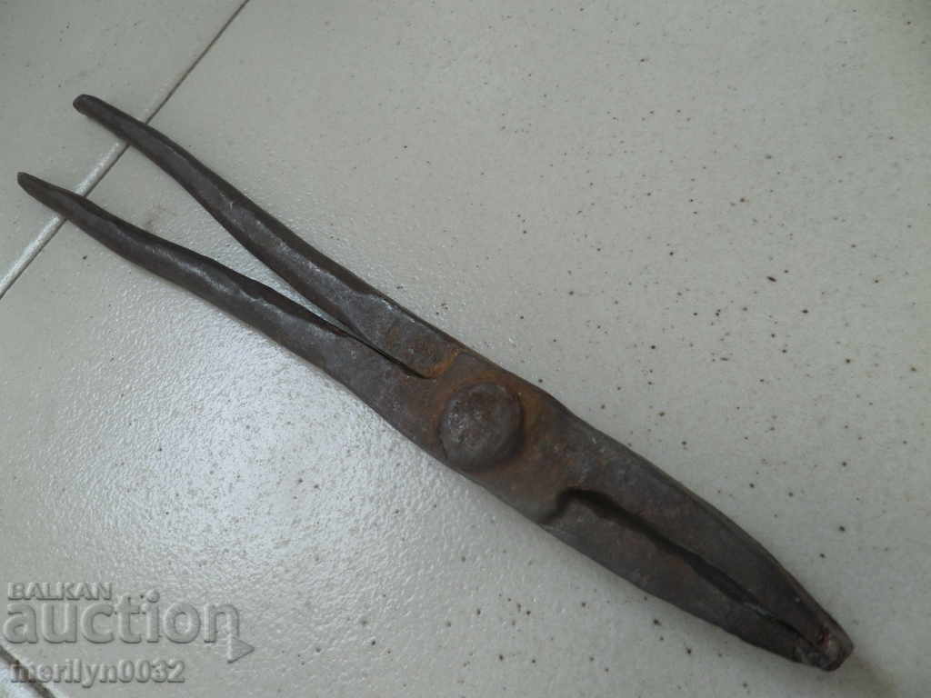 Auction Old forging pliers, wrought iron, tool Auction Old forging pliers, wrought iron, tool
