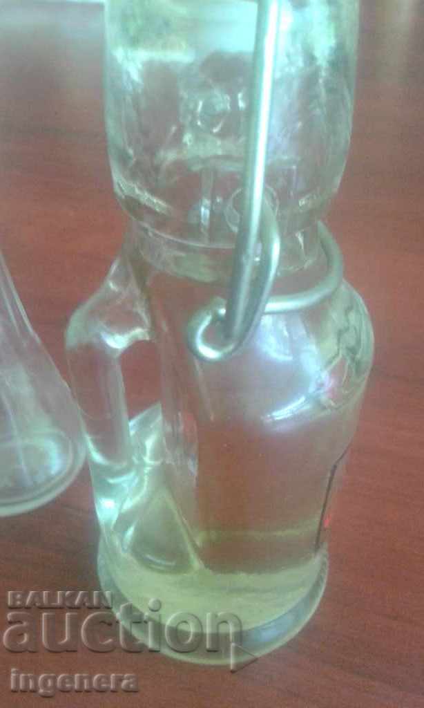 Delivery of Silence, glass, jule