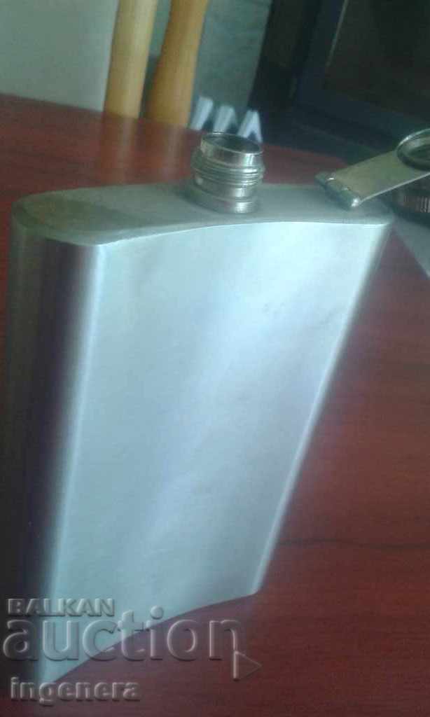 A metal pocket bottle, bottle, bottle, and a chuck for alcohol - 5 A metal pocket bottle, bottle, bottle, and a chuck for alcohol - 5