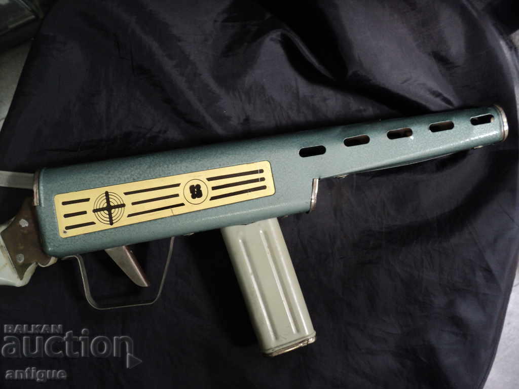 Auction CHILD MOTHER AUTOMATIC, SPEAKER-TOBACCO. Auction CHILD MOTHER AUTOMATIC, SPEAKER-TOBACCO.