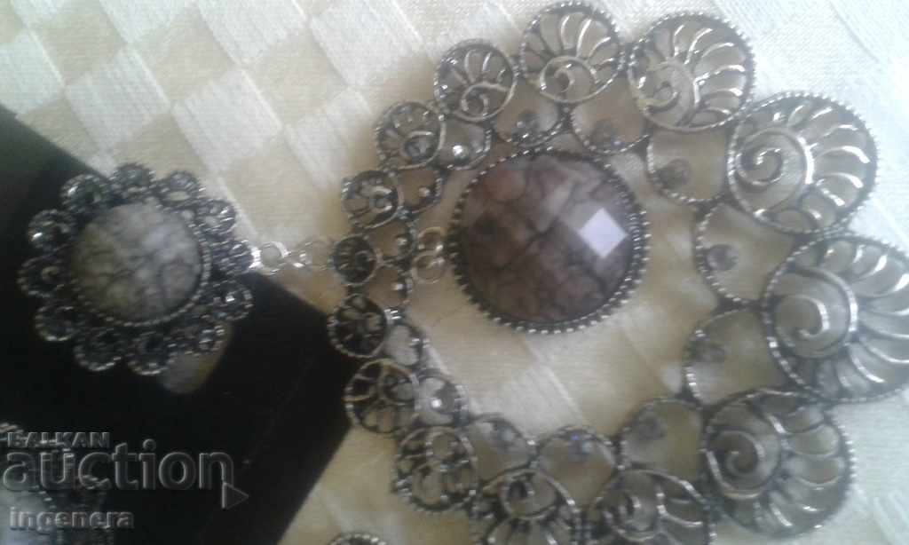 Cercei cu preț € 5.62 | 10.99 BGN Cercei cu preț € 5.62 | 10.99 BGN