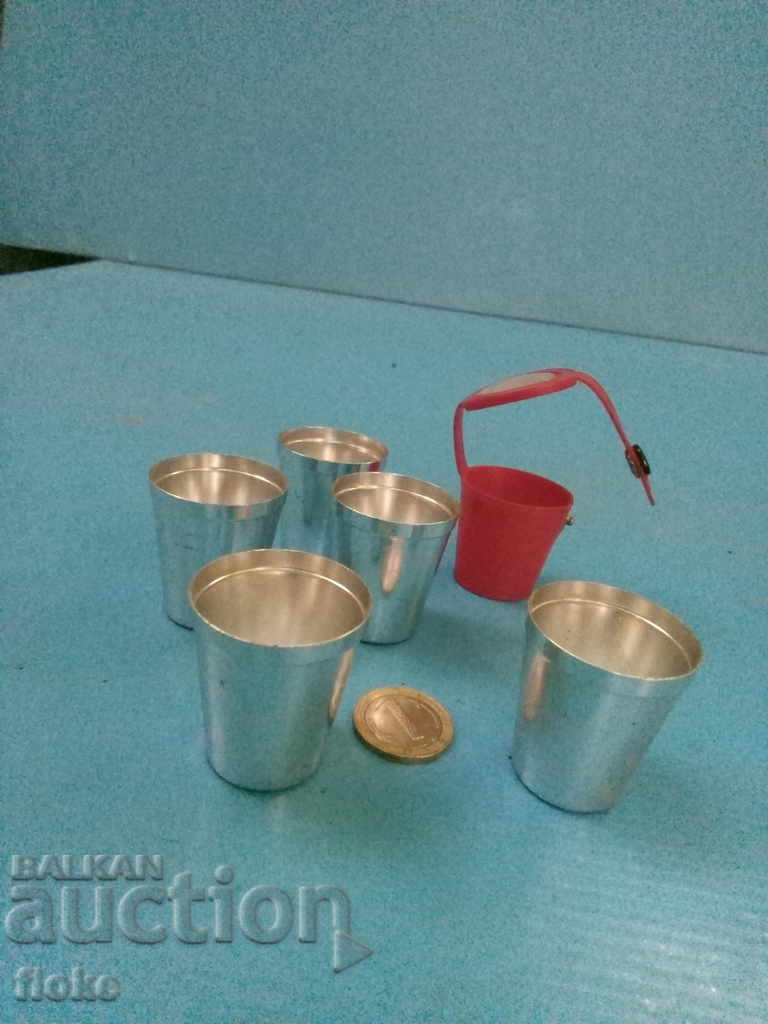 Delivery of Retro touring cups