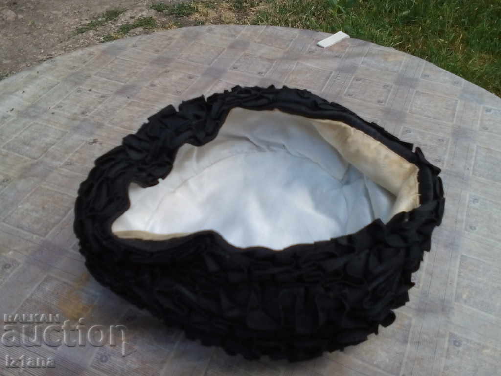 Delivery of Old lady's hat Delivery of Old lady's hat