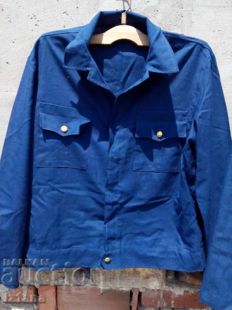 Doamna uniformă poștală cu preț 40.00 BGN | € 20.45