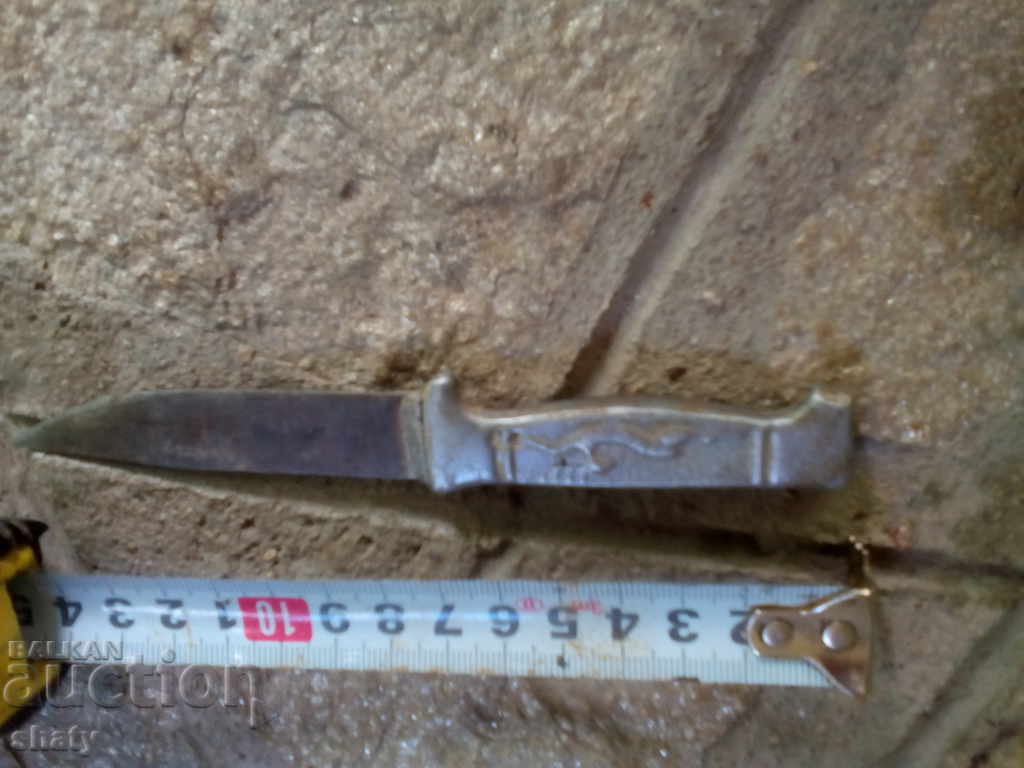 Delivery of An old knife.