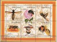 Καθαρά σημάδια σε ένα μικρό φύλλο Μέλισσες 2001 από τη Γουινέα Μπισσάου